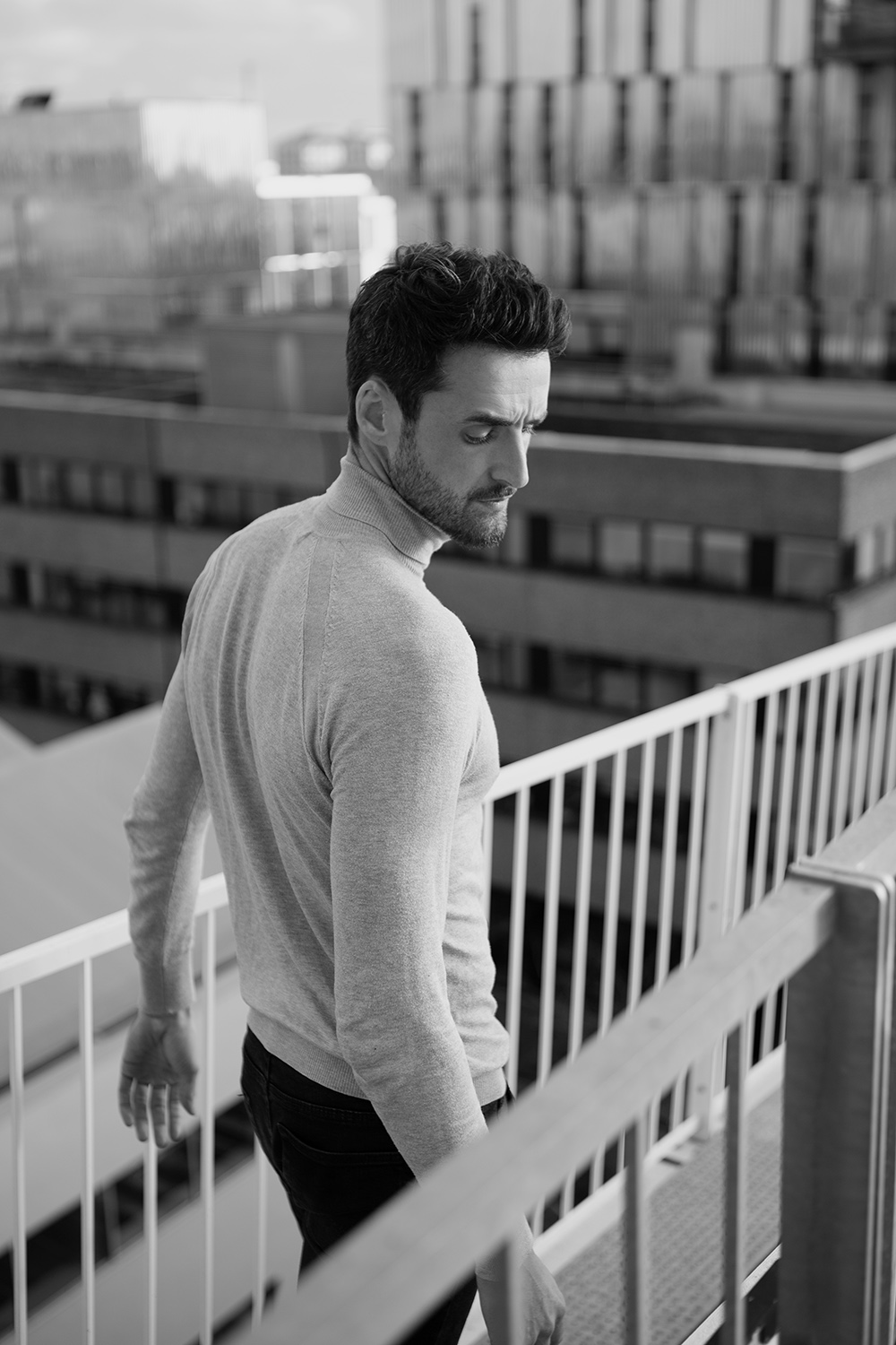 Photo homme dans la rue mode-crédit Robin Stéphanie